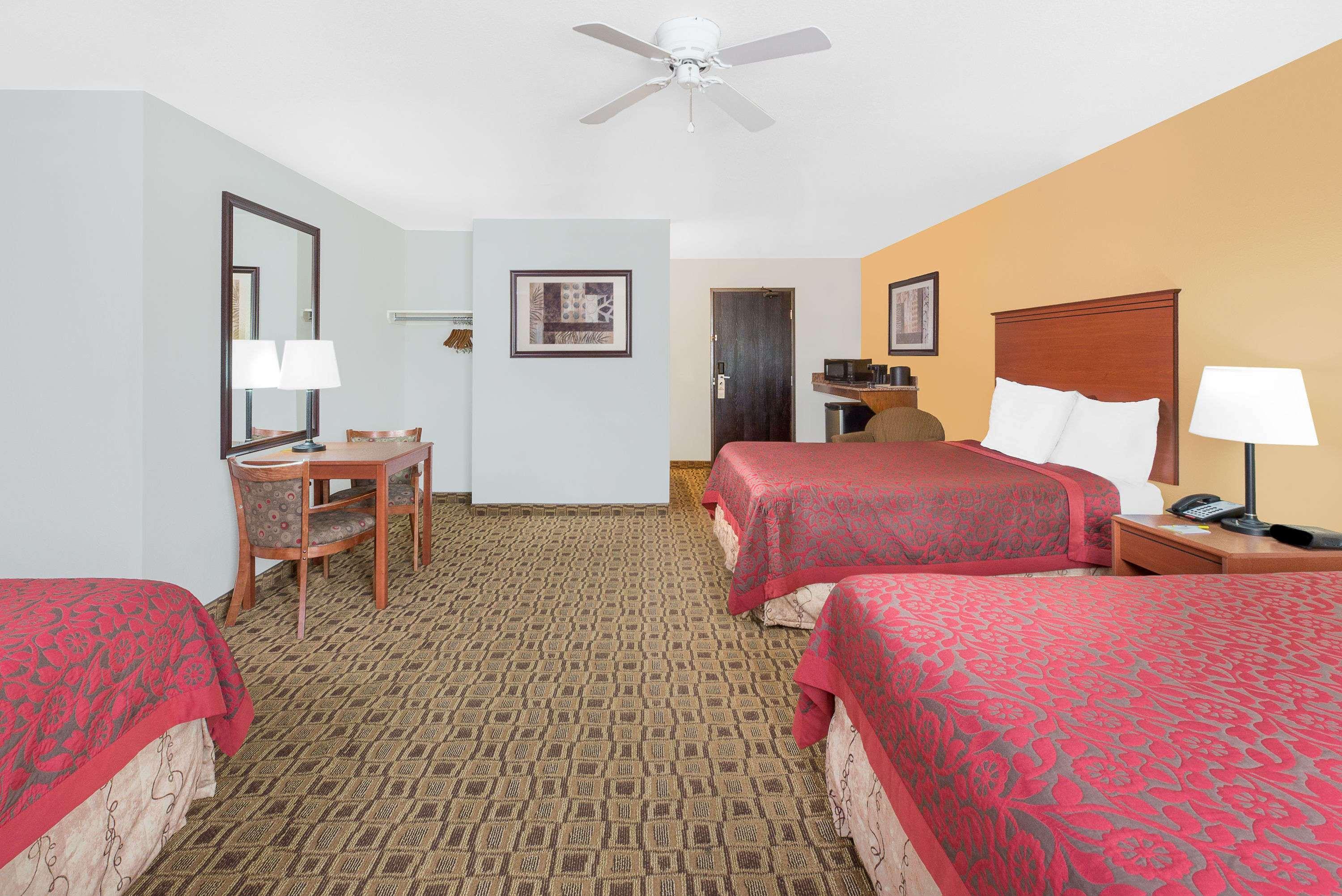 Days Inn By Wyndham Lamar Exterior foto